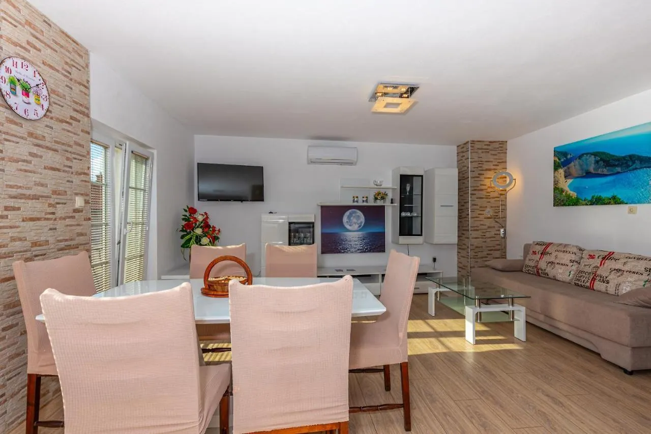 Apartments In Crikvenica 41379